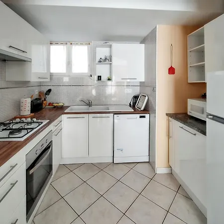 Cosy A Sirach Avec Vue Sur La Montagne 44 M²